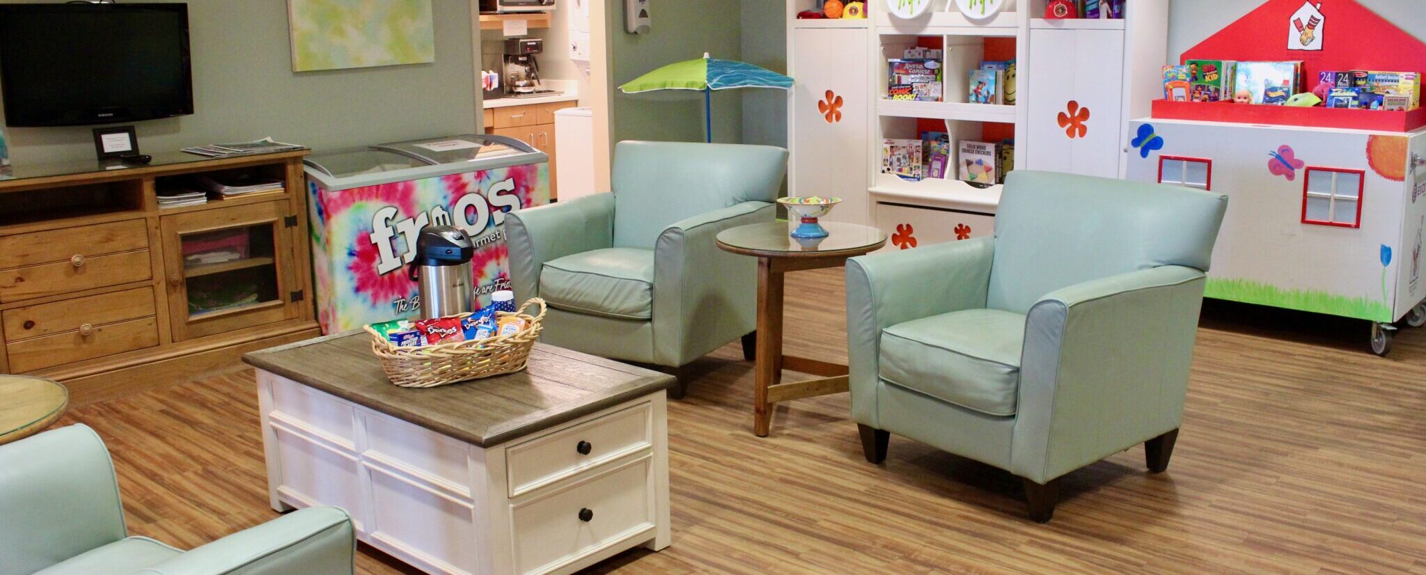 A peaceful room with lots of seating and activities.